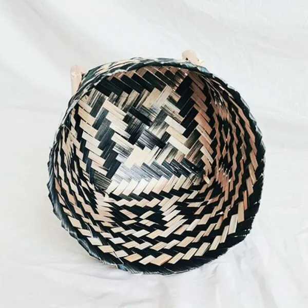 Pflanzenständer aus handgeflochtenem Rattan Pflanzenständer aus handgeflochtenem Rattan