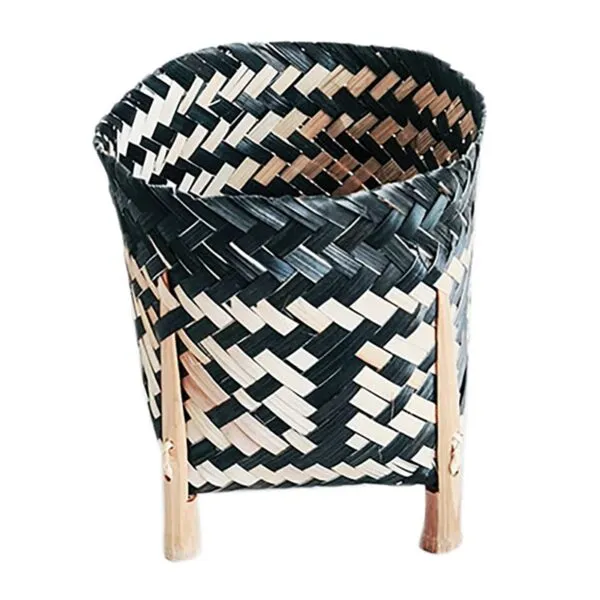 Pflanzenständer aus handgeflochtenem Rattan Pflanzenständer aus handgeflochtenem Rattan