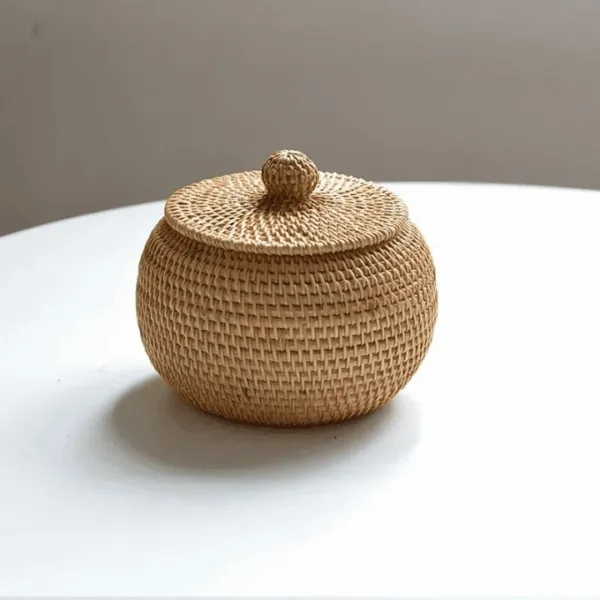 Picknickkorb-Deko aus Rattan Picknickkorb-Deko aus Rattan