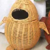 Pinguin-Abfalleimer aus Rattan und Bambus Pinguin-Abfalleimer aus Rattan und Bambus