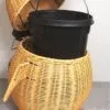 Pinguin-Abfalleimer aus Rattan und Bambus Pinguin-Abfalleimer aus Rattan und Bambus