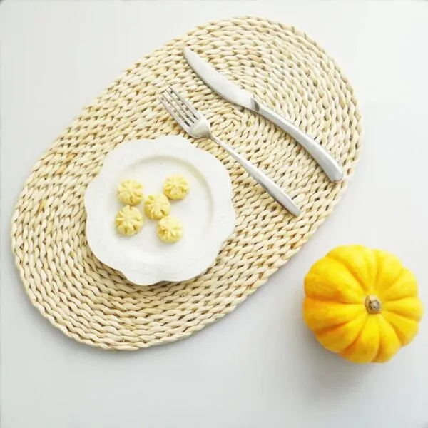 Platzset-Set oval im Rattan-Look aus Maisblatt Platzset-Set oval im Rattan-Look aus Maisblatt
