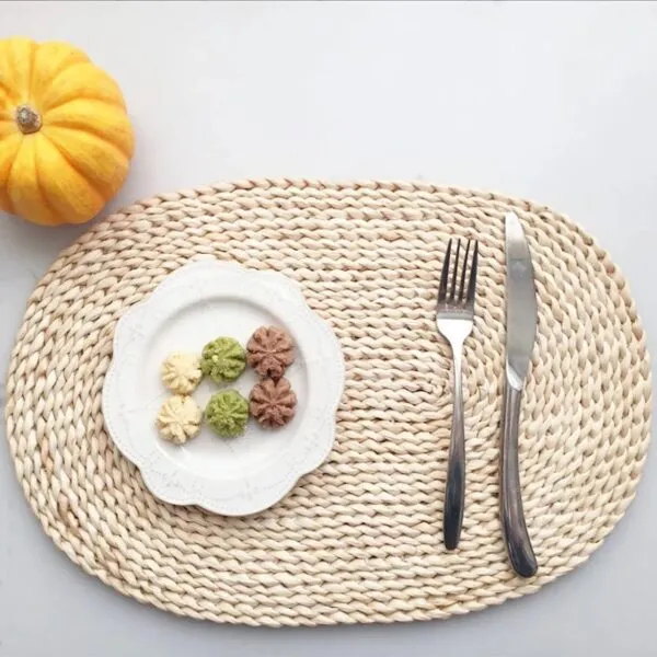 Platzset-Set oval im Rattan-Look aus Maisblatt Platzset-Set oval im Rattan-Look aus Maisblatt