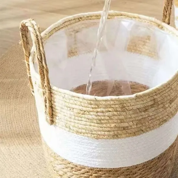 Rattan-Blumentopf im natürlichen Stil