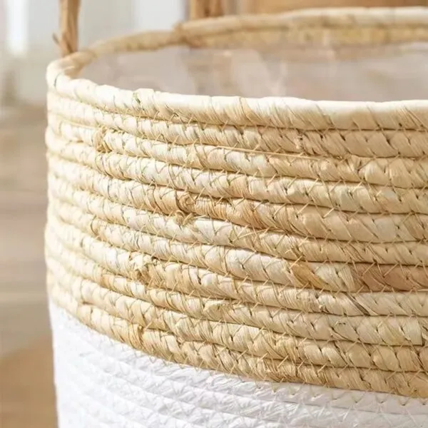 Rattan-Blumentopf im natürlichen Stil