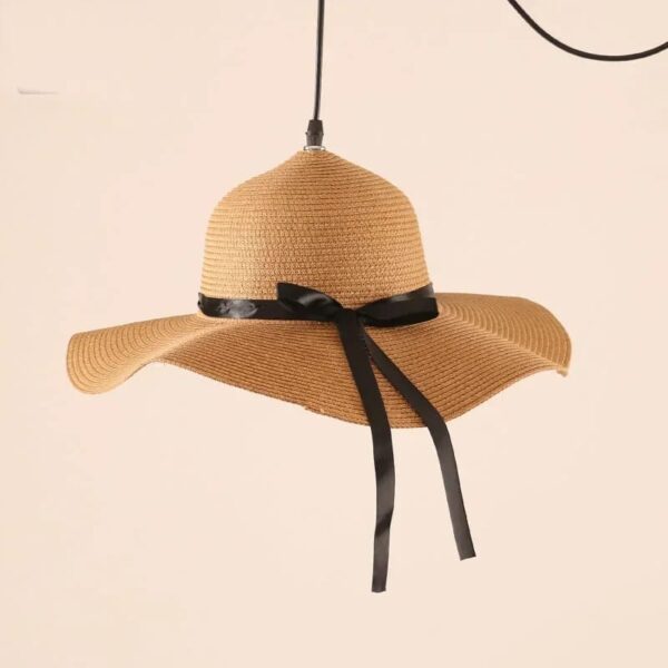 Rattan-Deckenleuchte im Hut-Design