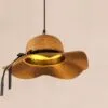 Rattan-Deckenleuchte im Hut-Design