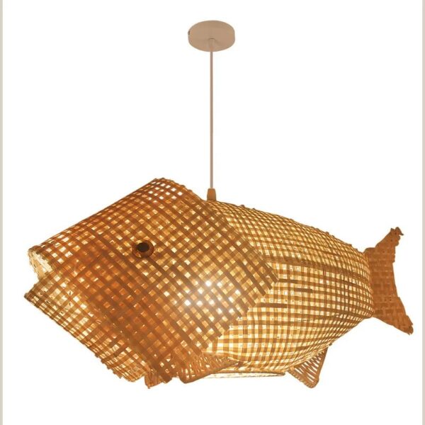 Rattan-Deckenleuchte in Karpfenform Rattan-Deckenleuchte in Karpfenform
