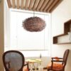 Rattan-Deckenleuchte mit rustikalem Lampenschirm