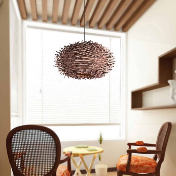 Rattan-Deckenleuchte mit rustikalem Lampenschirm