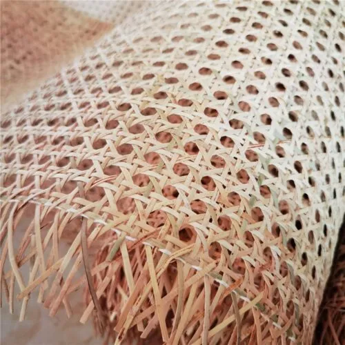 Rattan-Geflechtrolle im Grünton Rattan-Geflechtrolle im Grünton