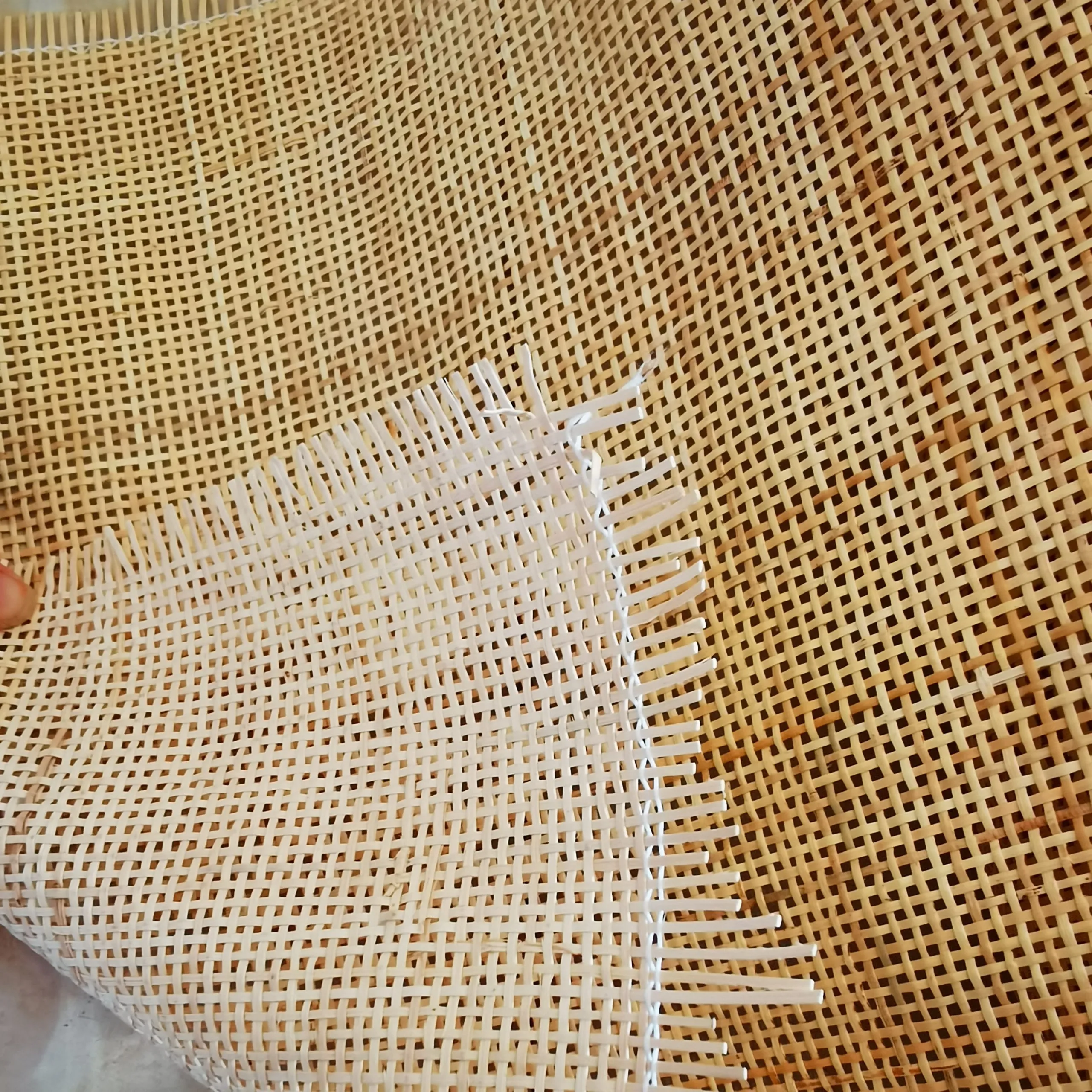 Rattan-Gewebe bringt Struktur in den Raum