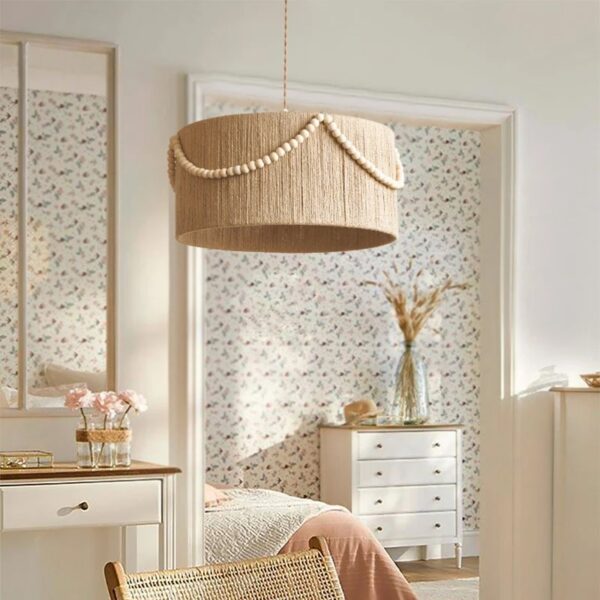Rattan-Hängelampe im Retro-Stil mit Holzperlen