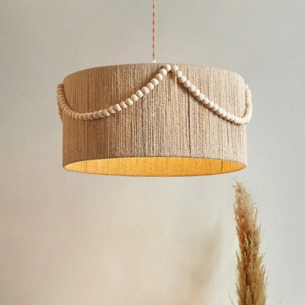 Rattan-Hängelampe im Retro-Stil mit Holzperlen