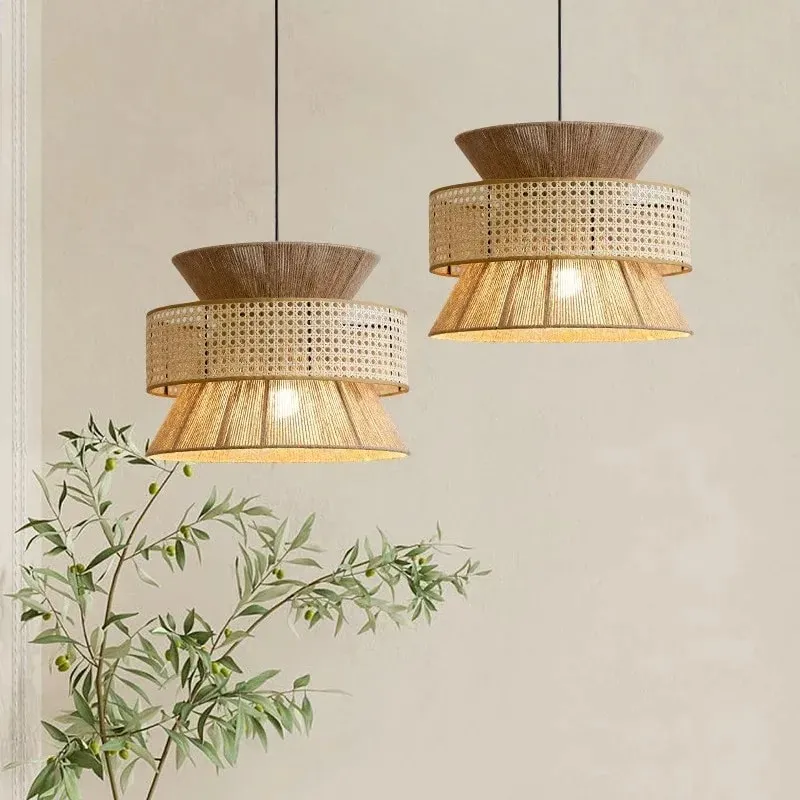 Rattan trifft klares Metall