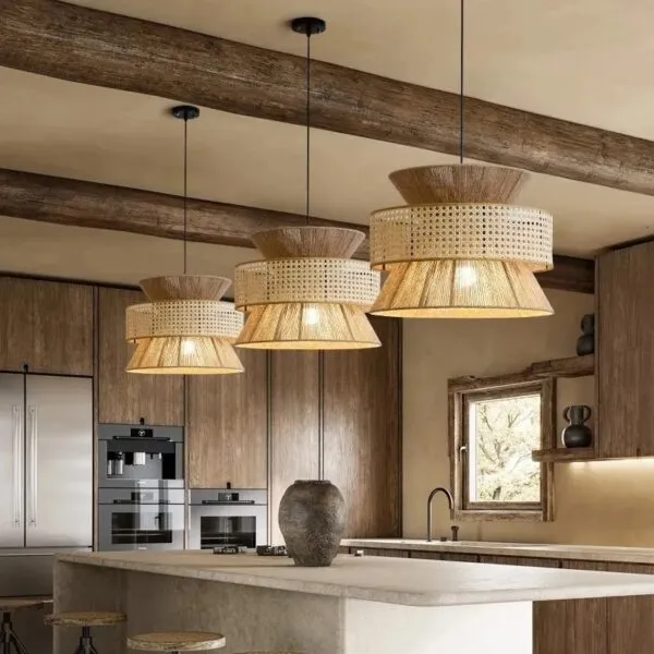 Rattan-Hängelampe mit elegantem Design