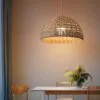 Rattan-Hängelampe mit natürlichem Schirm Rattan-Hängelampe mit natürlichem Schirm