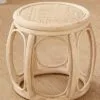 Rattan-Hocker im Retro-Stil Rattan-Hocker im Retro-Stil