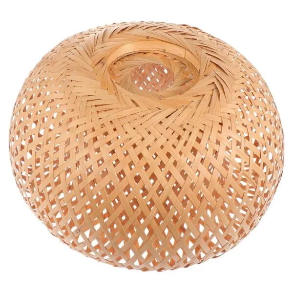 Rattan-Lampenschirm im Korbdesign