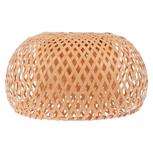Rattan-Lampenschirm im Korbdesign Rattan-Lampenschirm im Korbdesign