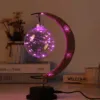 Rattan Mondlampe mit rosa Schirm