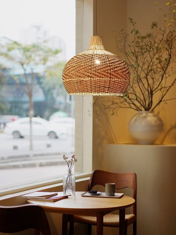 Rattan-Pendelleuchte im Vintage-Stil
