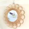 Rattan-Spiegel mit Blume Rattan-Spiegel mit Blume