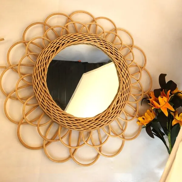 Rattan-Spiegel mit Blume Rattan-Spiegel mit Blume