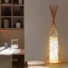 Rattan-Stehleuchte im Tipi-Design