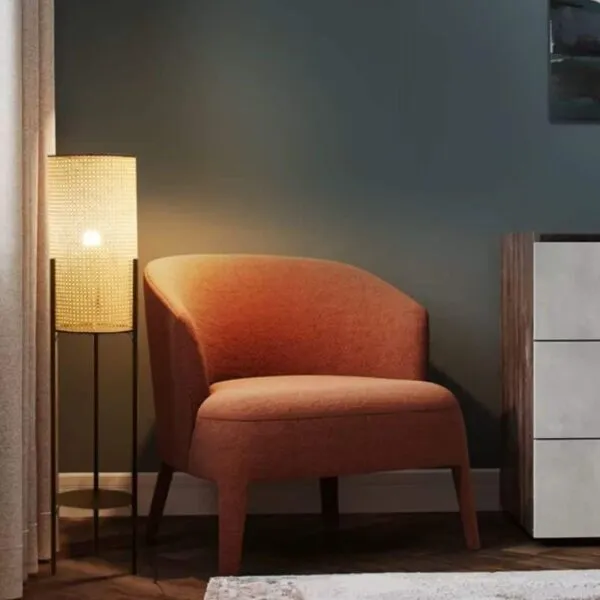 Rattan-Stehleuchte Vintage im Dreibein-Design Rattan-Stehleuchte Vintage im Dreibein-Design
