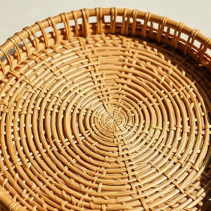 Rattan Tablett rund handgeflochten: Kaufratgeber mit Pflege- und Tragfähigkeitstipps