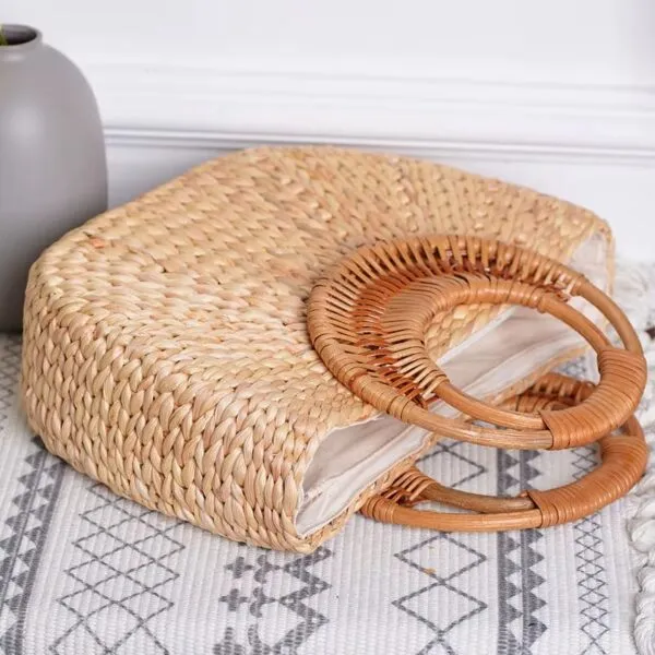 Rattan-Tasche im Boho-Stil Rattan-Tasche im Boho-Stil