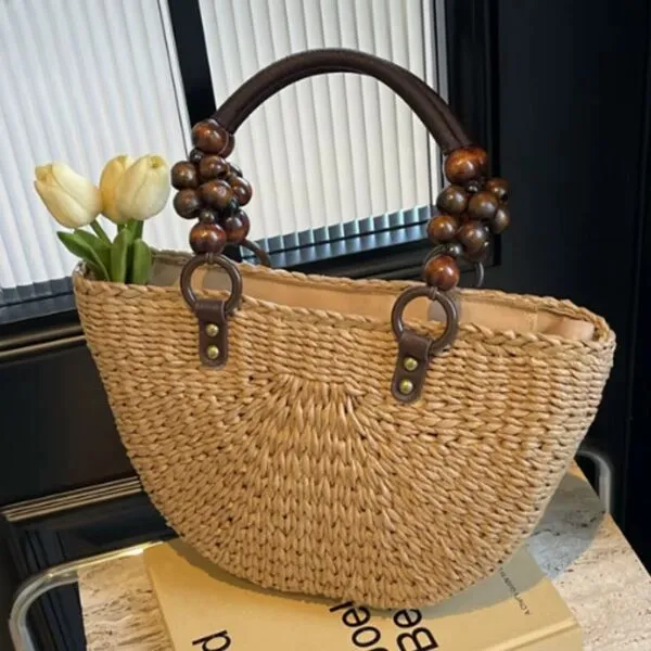 Rattan-Tasche mit Holzperlen Rattan-Tasche mit Holzperlen