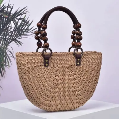 Rattan-Tasche mit Holzperlen Rattan-Tasche mit Holzperlen