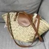 Rattan-Tasche mit Nieten Rattan-Tasche mit Nieten