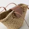 Rattan-Tasche mit Nieten Rattan-Tasche mit Nieten