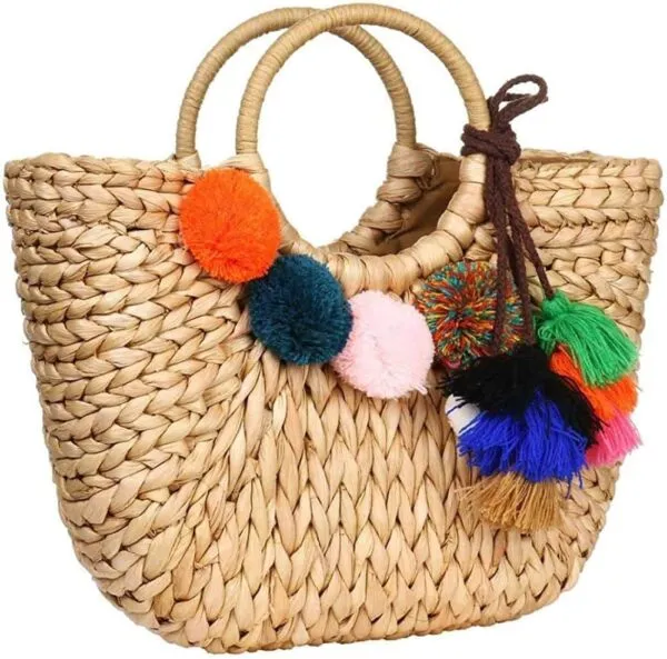 Rattan-Tasche mit Pompons Rattan-Tasche mit Pompons
