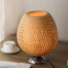 Rattan Tischleuchte mit Metallfuß