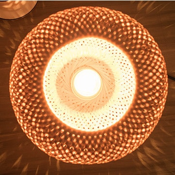 Rattan Tischleuchte mit Metallfuß
