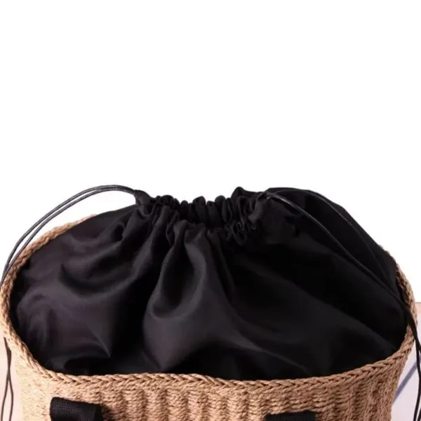 Rattan-Totebag im lässigen Stil Rattan-Totebag im lässigen Stil