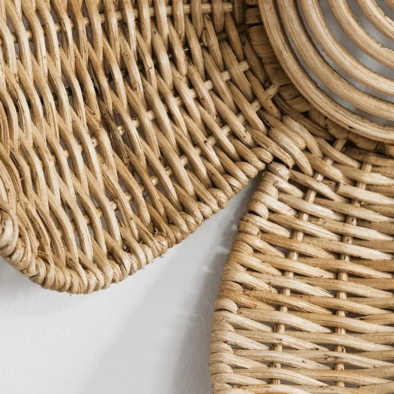Rattan in Blütenform, leicht und präsent