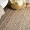 Rechteckiger Teppich in zwei Farbtönen