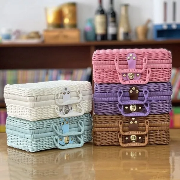 Retro-Koffer Aufbewahrungskorb aus Rattan Retro-Koffer Aufbewahrungskorb aus Rattan