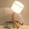 Roboterförmige Holz-Nachttischlampe Roboterförmige Holz-Nachttischlampe