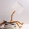 Roboterförmige Holz-Nachttischlampe Roboterförmige Holz-Nachttischlampe