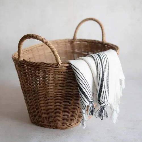 Robuster Vintage Wäschekorb aus Rattan Robuster Vintage Wäschekorb aus Rattan