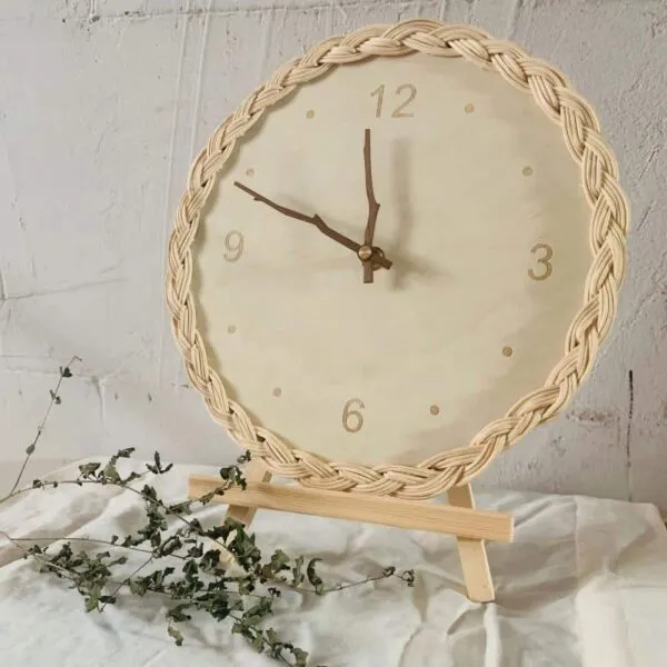 Rund Wanduhr aus geflochtenem Rattan Rund Wanduhr aus geflochtenem Rattan