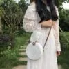 Runde Boho-Handtasche aus handgeflochtenem Rattan Runde Boho-Handtasche aus handgeflochtenem Rattan