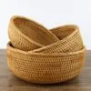 Runder Aufbewahrungskorb aus Naturrattan und Pflanzenfasern Runder Aufbewahrungskorb aus Naturrattan und Pflanzenfasern