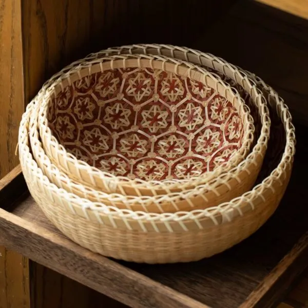 Runder Rattankorb im Retro-Stil Runder Rattankorb im Retro-Stil